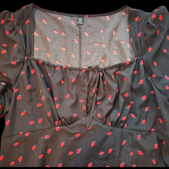 Mesh Strawberry Dress plus size - Picture 3 of 3